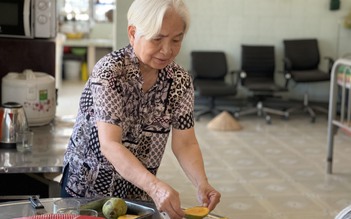 Cụ bà Sài Gòn xây nhà rước người già về nuôi để làm theo lời mẹ dặn