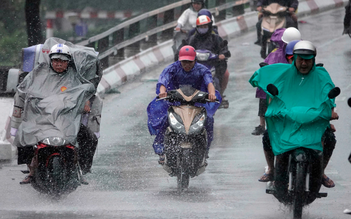 TP.HCM mưa rào suốt buổi chiều do rãnh áp thấp nối với bão Surigae