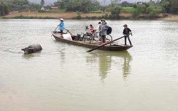 Đánh cược mạng sống trên những con đò vượt sông Ngàn Sâu