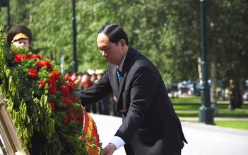 Chủ tịch nước Trần Đại Quang đặt hoa tại Đài tưởng niệm chiến sĩ vô danh Nga