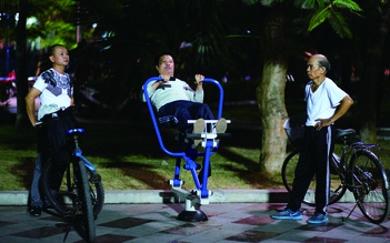 Người Hải Phòng hào hứng với máy tập thể dục miễn phí