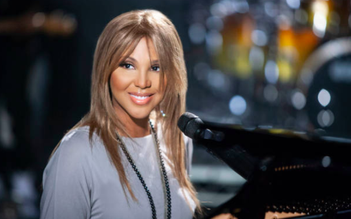 Toni Braxton được khen tươi trẻ ở tuổi 53