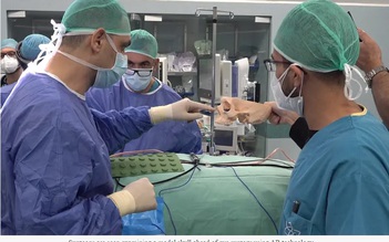 Israel lần đầu thực hiện phẫu thuật hốc mắt trong môi trường thực tế ảo