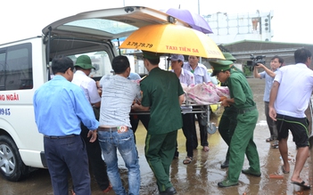 Thuê tàu cao tốc đưa sản phụ vượt sóng gió vào đất liền 'vượt cạn'