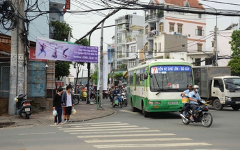 'Làm chỗ trú mưa dưới dạ cầu vượt sẽ phát sinh rủi ro khó lường'