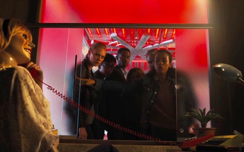 'Căn phòng tử thần': Phim hạng B tưởng không hay nhưng hay không tưởng
