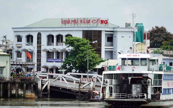 Cầu Vàm Cống ngày mai thông xe: Người miền Tây lưu luyến những chuyến phà cuối cùng