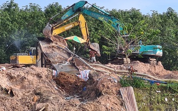 Xâm nhập 'thủ phủ' cát lậu ở Bình Thuận: Suối Gia Huynh bị 'bức tử'