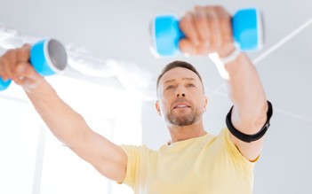 Ngày mới với tin tức sức khỏe: Người trên 50 tuổi phải lưu ý gì khi tập thể dục?