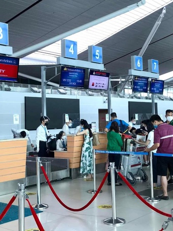 Vì sao đa số hãng bay không thể check-in online tại tất cả sân bay nội địa?