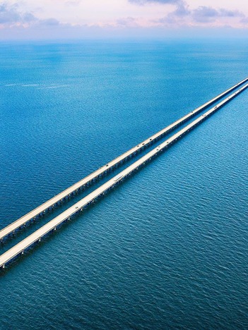 Cây cầu đáng sợ nhất hành tinh, cảm giác như 'đang lái xe đến tận cùng thế giới'