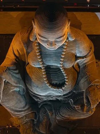 Khám phá 'đường hầm điêu khắc' bên trong tượng Bồ Tát Di Lặc ở núi Bà