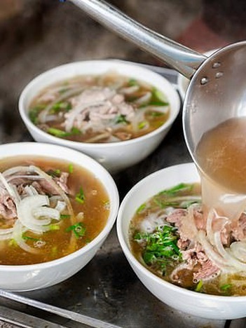 Du khách Anh kể chi tiêu 'thả ga' một ngày 670.000 đồng ở Hà Nội