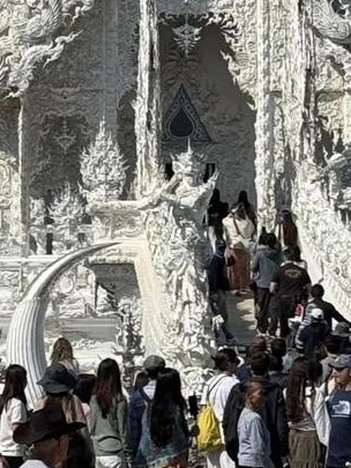 Ngôi đền được ví như 'Địa ngục trần gian' ở Thái Lan thu hút du khách