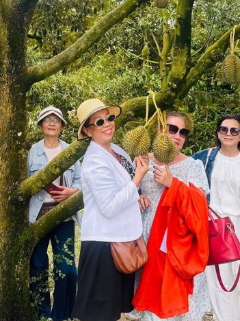 Thắng lớn nhờ bỏ lúa kém hiệu quả trồng sầu riêng làm du lịch