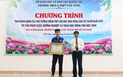 Cứu em nhỏ bị sóng cuốn, nam sinh Quảng Trị được Thủ tướng tặng bằng khen