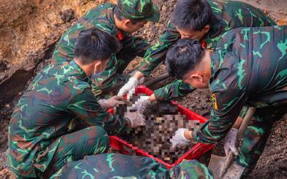Di dời hơn 200 m³ đất ở công viên Lê Thị Riêng, quy tập thêm 8 hài cốt liệt sĩ