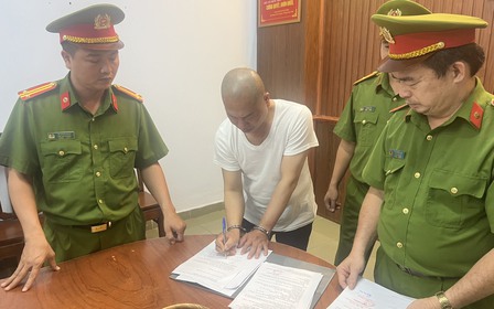 Công an bắt tạm giam Nguyễn Minh Phúc Công an bắt tạm giam Nguyễn Minh Phúc