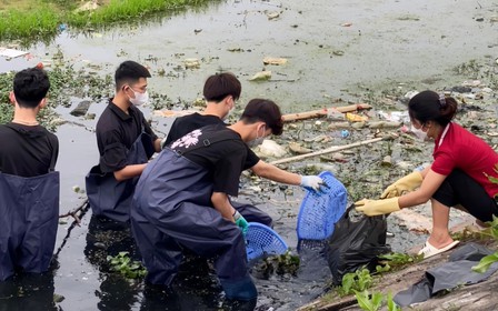 Nhóm bạn trẻ hành động vì 'Nghệ An xanh' Nhóm bạn trẻ hành động vì 'Nghệ An xanh'