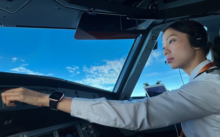 Phụ nữ Việt xinh đẹp làm Cơ phó: Bỏ cuộc sống sang chảnh ở Dubai để ‘tự hào vì không bỏ cuộc’ Phụ nữ Việt xinh đẹp làm Cơ phó: Bỏ cuộc sống sang chảnh ở Dubai để ‘tự hào vì không bỏ cuộc’