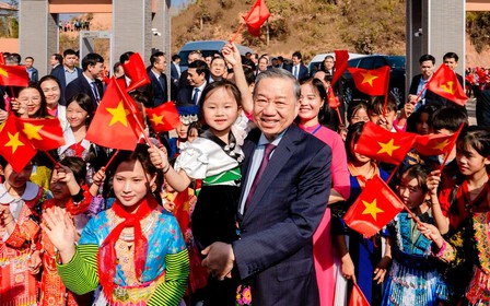 Tổng Bí thư dự lễ khánh thành trường nội trú liên cấp vùng biên tại Điện Biên