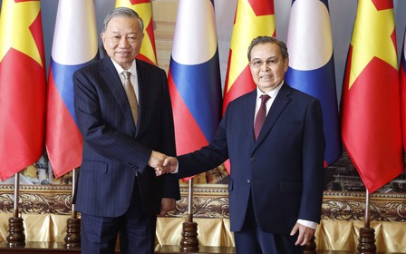 Việt Nam luôn coi trọng và dành ưu tiên hàng đầu cho mối quan hệ đặc biệt với Lào