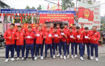 Sinh viên, phóng viên và trọng tài VCK TNSV THACO Cup 2026 tham gia bầu cử