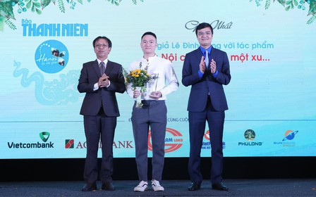 'Rưng rưng' trao giải cuộc thi viết Hà Nội thành phố tôi yêu 'Rưng rưng' trao giải cuộc thi viết Hà Nội thành phố tôi yêu
