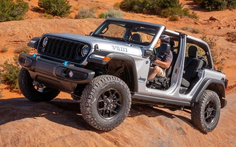 Jeep triệu hồi Wrangler 4xe có nguy cơ cháy nổ, khuyến cáo chủ xe không cắm sạc