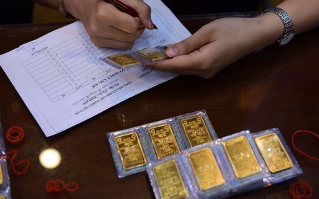 Choáng: Vàng SJC tiến lên 90 triệu đồng/lượng