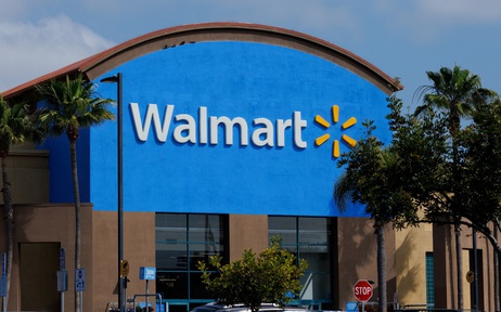 Ông Trump nói Walmart nên 'ăn thuế' thay vì tăng giá hàng hóa