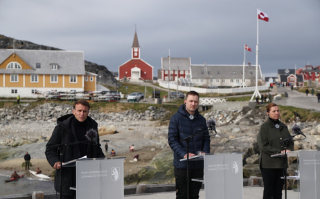 Tổng thống Pháp tới Greenland: đi gần để nhằm xa