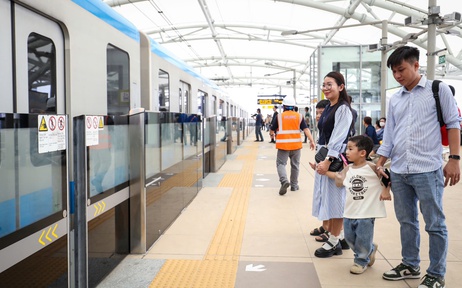 Metro TP.HCM tăng chuyến, cuối tuần chạy tới đêm
