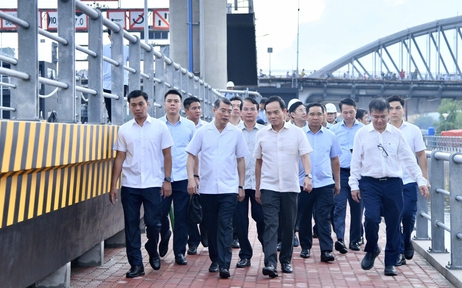 Thủ tướng thị sát, chỉ đạo tháng 12 phải xong dự án chống ngập 10.000 tỉ
