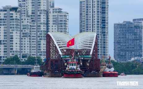 'Lá dừa nước' ngàn tỉ đã cập bến Bạch Đằng, chờ đón người dân TP.HCM