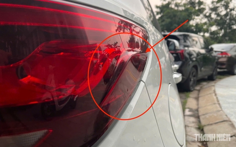 Những đường vây nổi trên đèn hậu ô tô để trang trí hay có tác dụng gì?