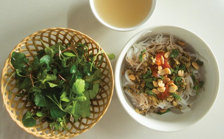 Bún hến Mai Xá: Món ngon Quảng Trị nổi tiếng vì cách trộn khác lạ
