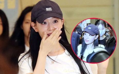 'Nữ hoàng nước mắt' Kim Ji Won bị bao vây tại sân bay