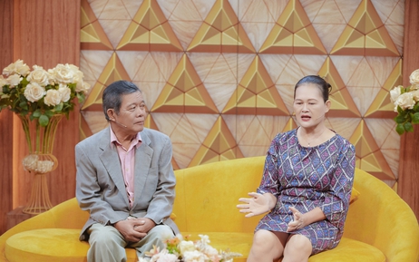 Cặp đôi 'nên duyên' nhờ sạp rau, tìm thấy hạnh phúc ở tuổi xế chiều