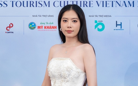 Nam Em rạng rỡ tại sự kiện, tiết lộ về vai trò mới
