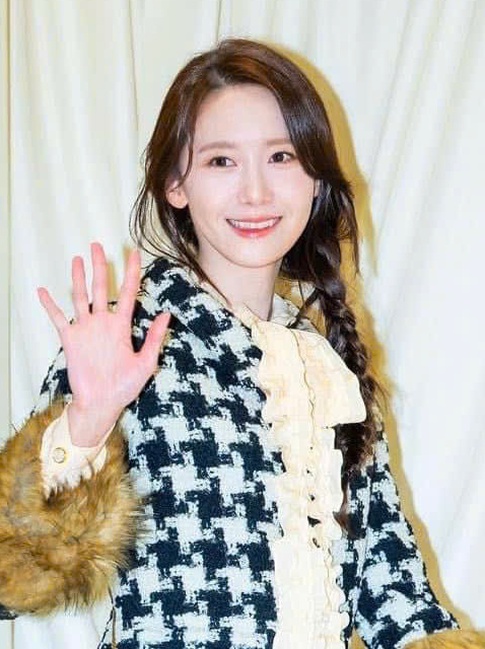 Yoona và Irene đẹp mãn nhãn với áo vải tweed, chuẩn visual tài phiệt