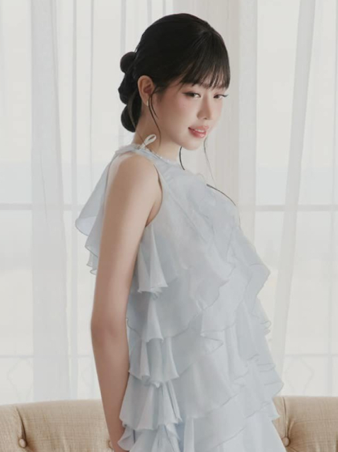 Đầm bèo nhún đa tầng 'lên ngôi', tạo vẻ đẹp bay bổng cho phái đẹp