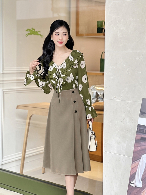 Nâng tầm phong cách với 3 kiểu phối áo họa tiết hoa lá sành điệu