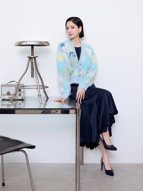 Đẹp, sang với bản phối áo khoác và váy dài