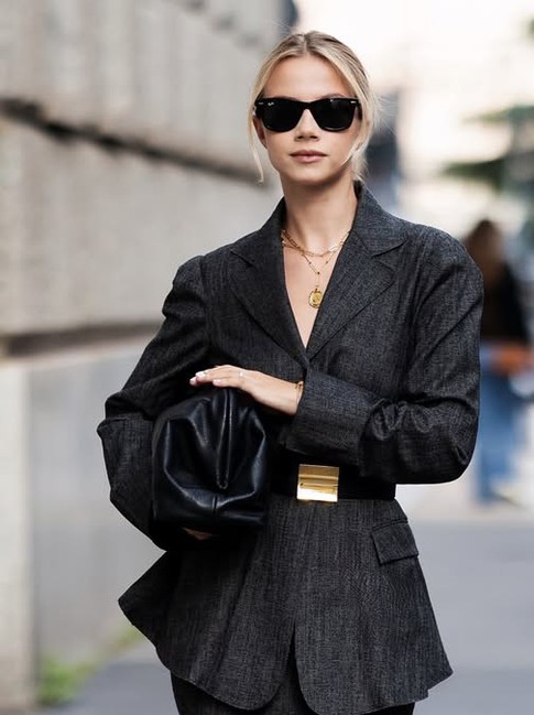 Váy cocktail, quần tây, giày cao gót... sự dung hòa giữa ban ngày và tiệc tối