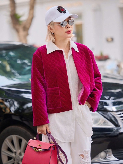 Phong cách thời trang sành điệu của chuyên gia thẩm mỹ Hà Nội