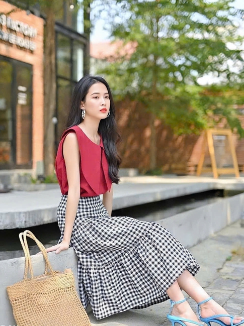 Chân váy ca rô trở lại khiến nàng mê đắm