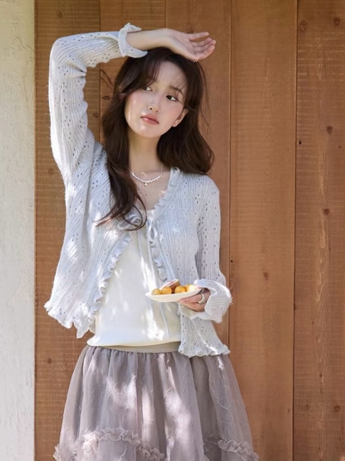 Áo cardigan tạo nét duyên dáng cho ngày se lạnh