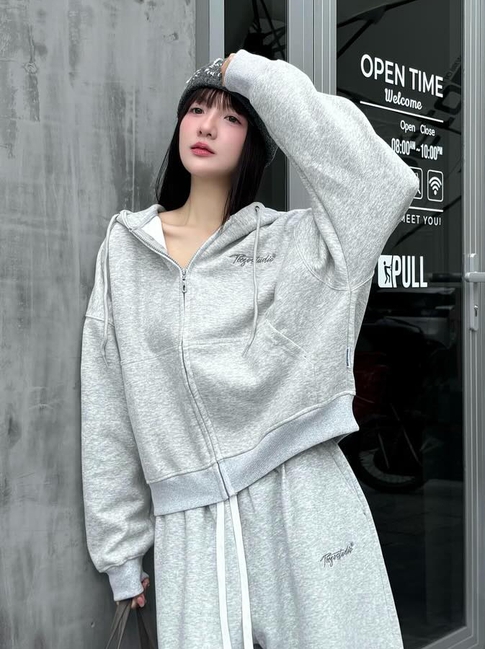 Không chỉ để mặc ấm, áo hoodie zip còn có thể mặc sành điệu