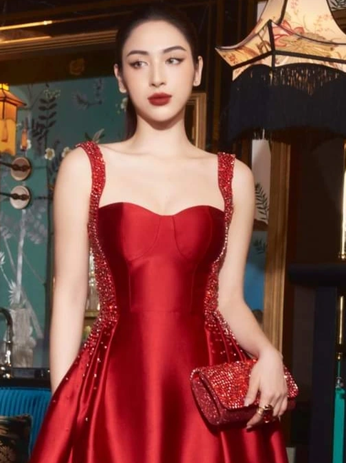 Túi clutch cầm tay, chi tiết nhỏ thay đổi diện mạo tức thì